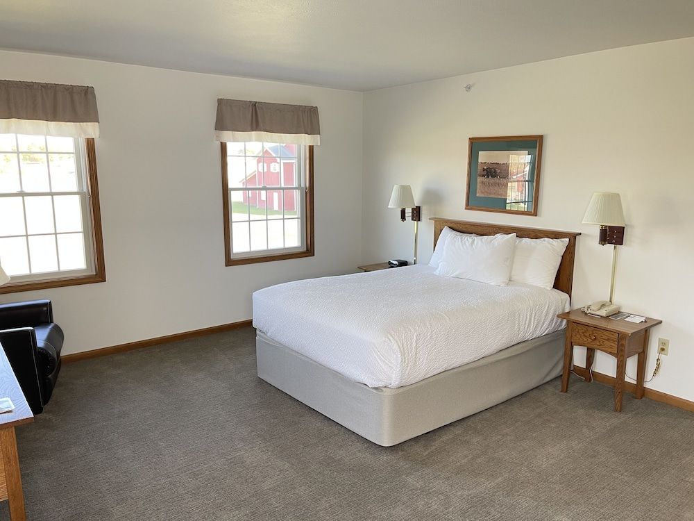 Farmstead Inn & Conference Center Classic Room, 1 Queen Bed with Sofa bed 2