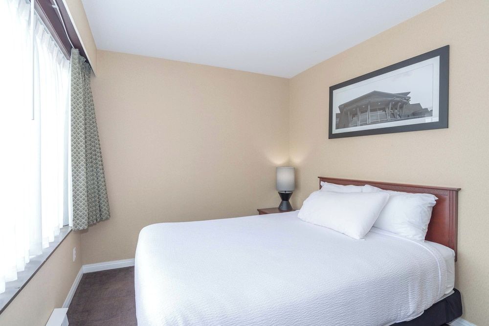 Sandman Hotel Castlegar Standard Suite, Multiple Beds