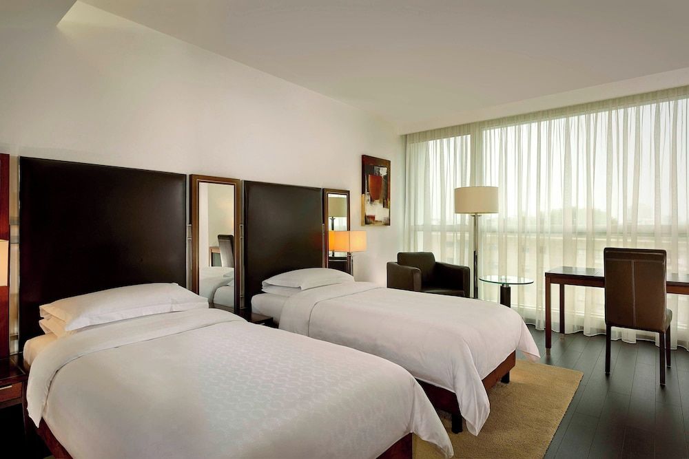 Sheraton Porto Hotel & Spa Deluxe Room, 2 Twin Beds 2