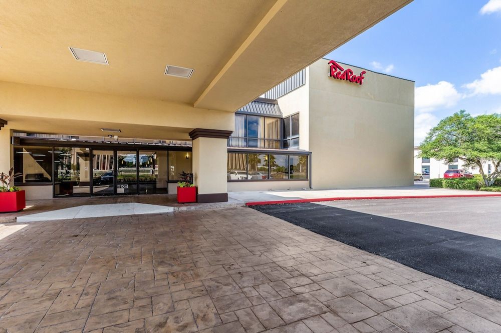 undefined Red Roof Inn PLUS+ & Suites Houston - IAH Airport SW 7
