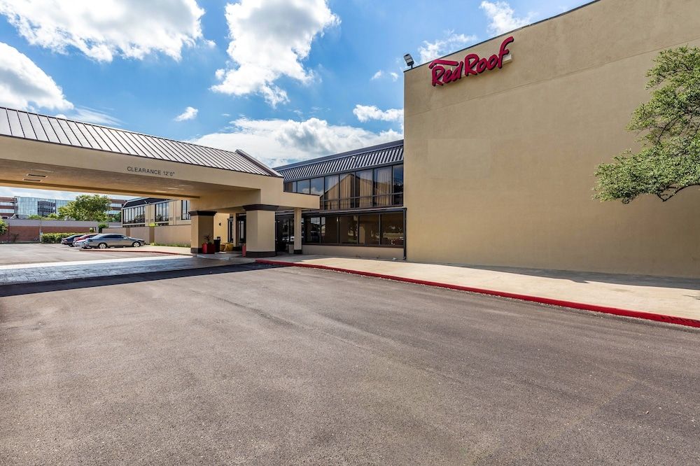 undefined Red Roof Inn PLUS+ & Suites Houston - IAH Airport SW 6