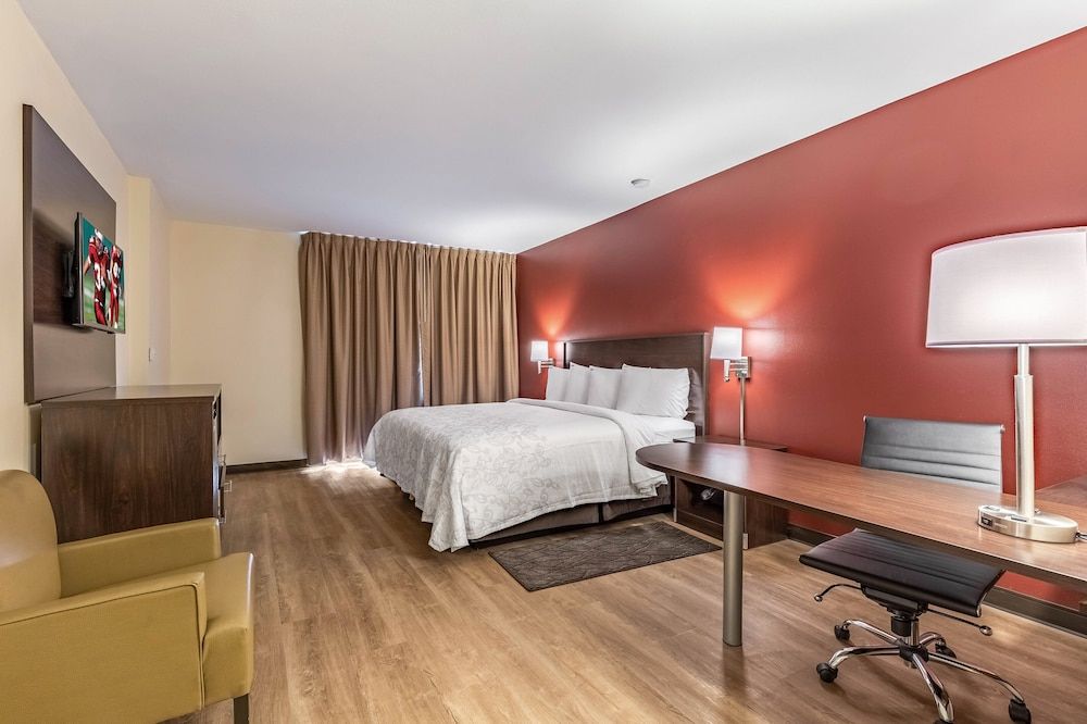 undefined Red Roof Inn PLUS+ & Suites Houston - IAH Airport SW 2