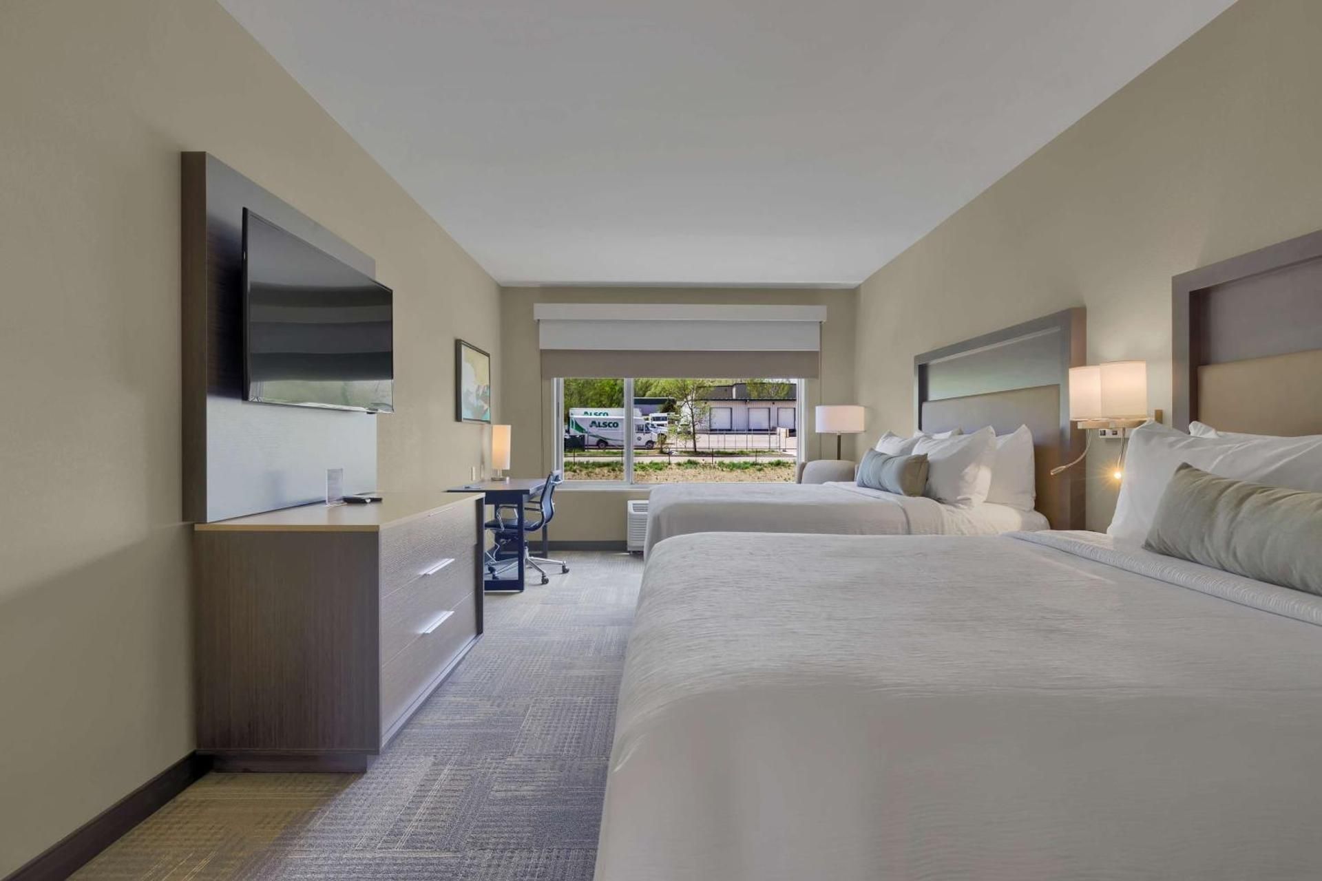 2 queen beds, nonsmoking