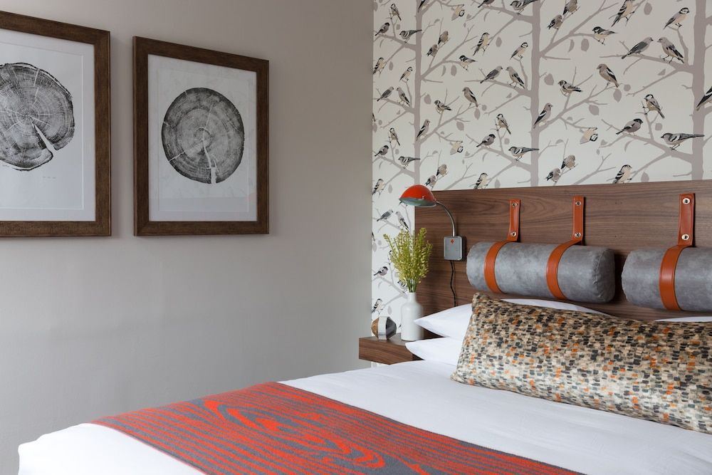 Field Guide Lodge Lodge Queen 3