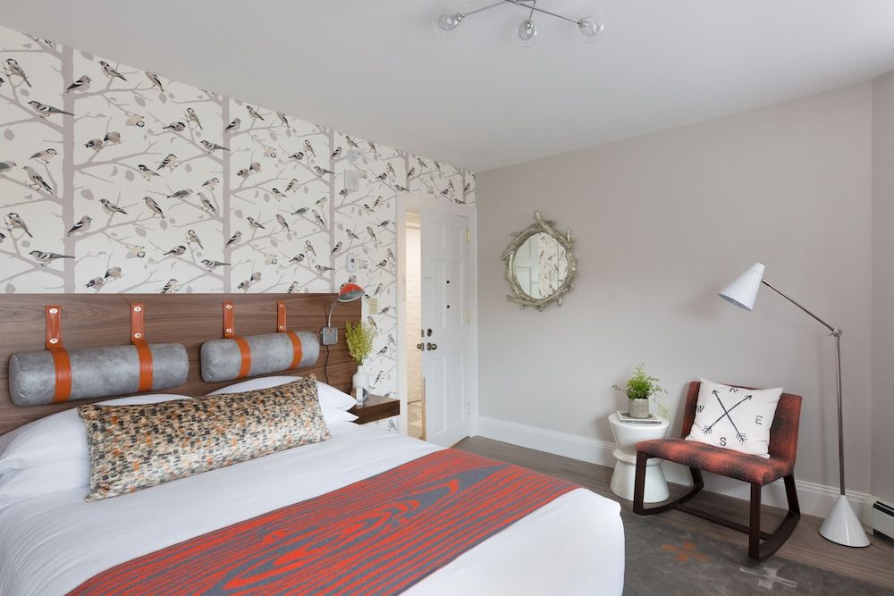 Field Guide Lodge Lodge Queen