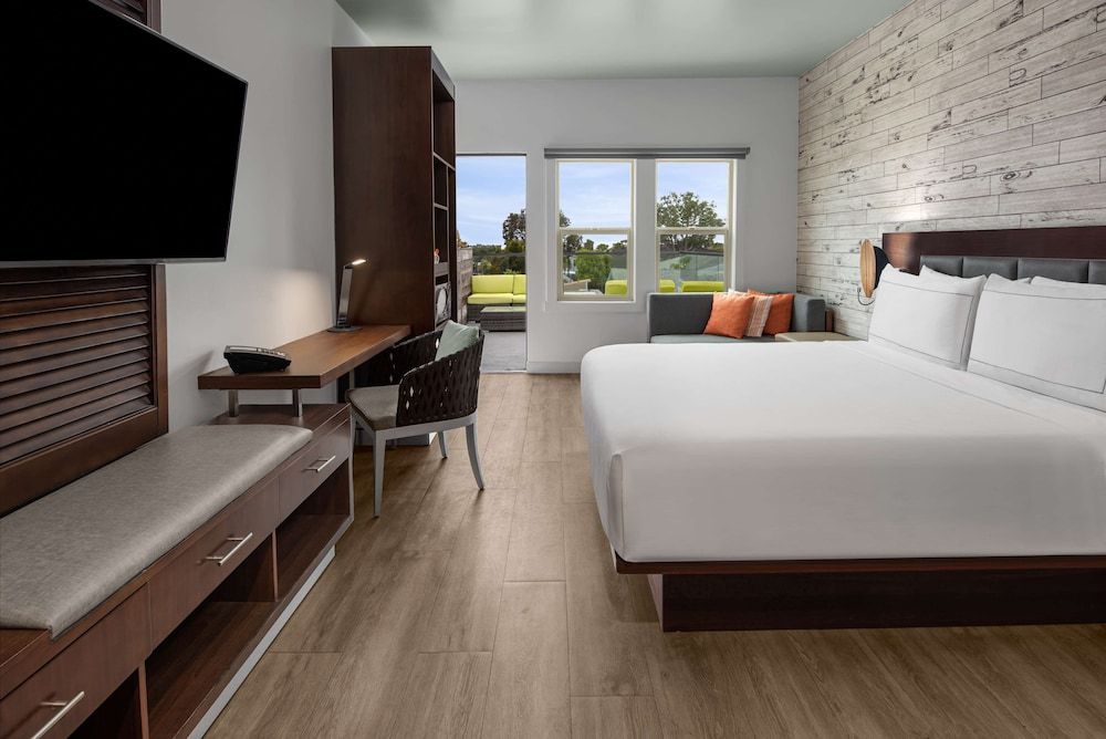 Room, 1 King Bed, Balcony