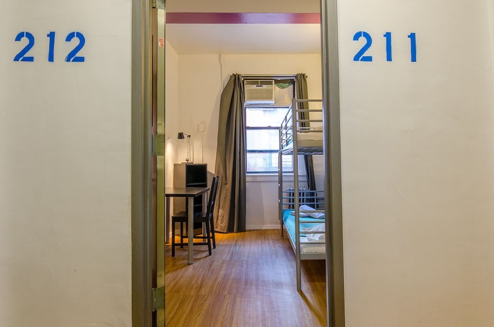 Jazz On The Park Hostel Room, 1 Queen Bed, Private Bathroom 4