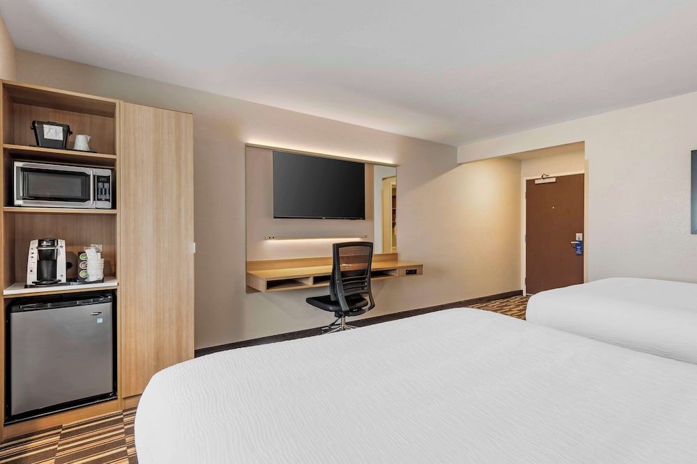 Best Western Limon Standard Room, 2 Queen Beds, Non Smoking 3