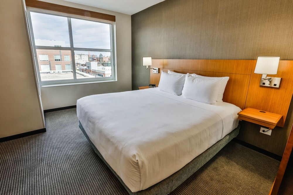 Room, 1 King Bed with Sofa bed (High Floor)
