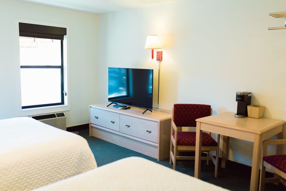 Two Sunsets Hotel Standard Room, 2 Queen Beds 3