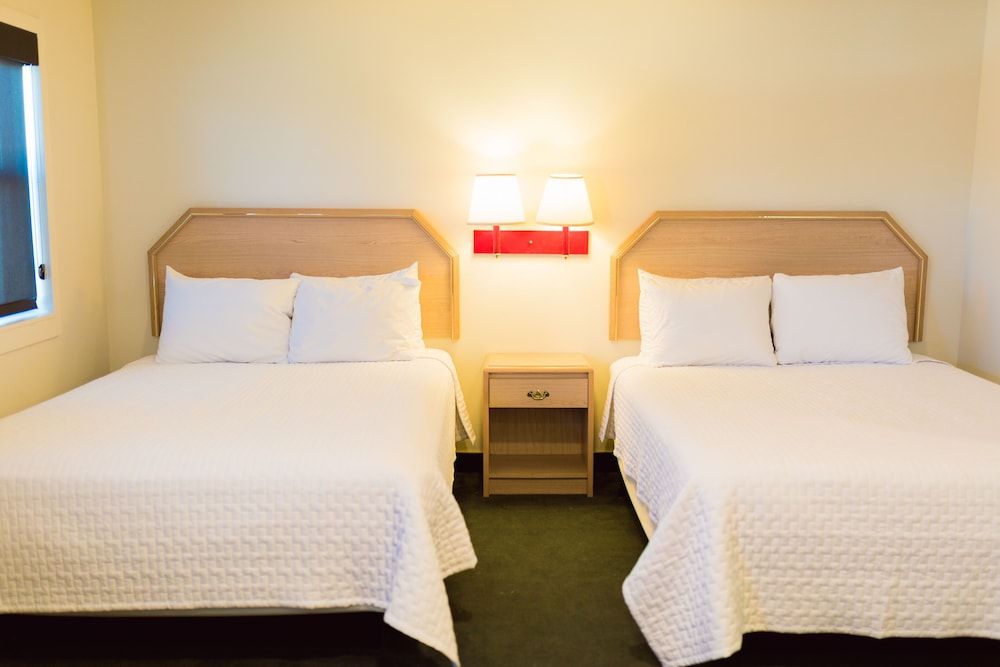 Two Sunsets Hotel Standard Room, 2 Queen Beds 2