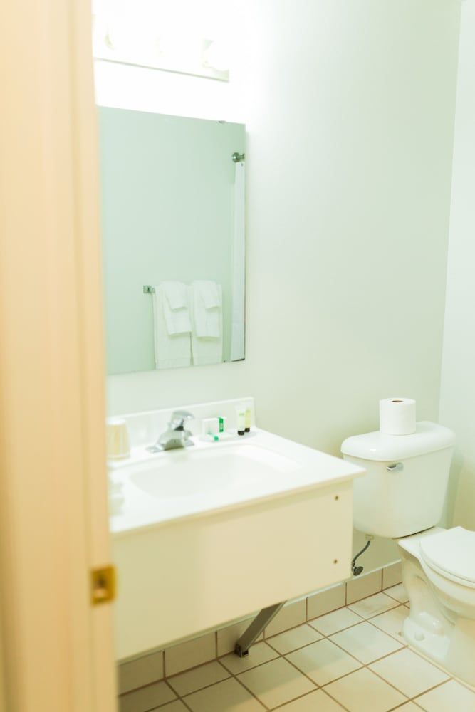 Two Sunsets Hotel Standard Room, 2 Queen Beds 5