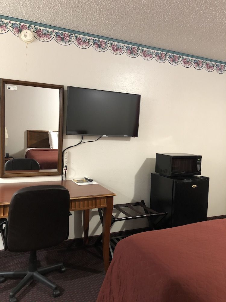 Rexdale Inn Standard Single Room, 1 Queen Bed, Non Smoking 8