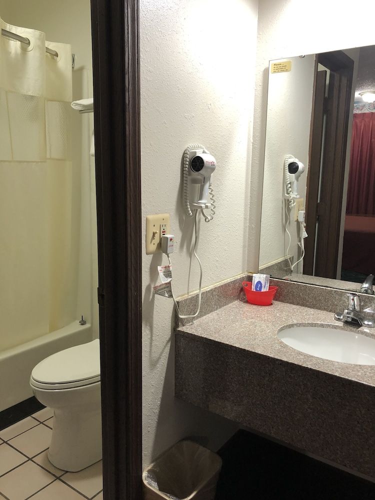 Rexdale Inn Standard Single Room, 1 Queen Bed, Non Smoking 6