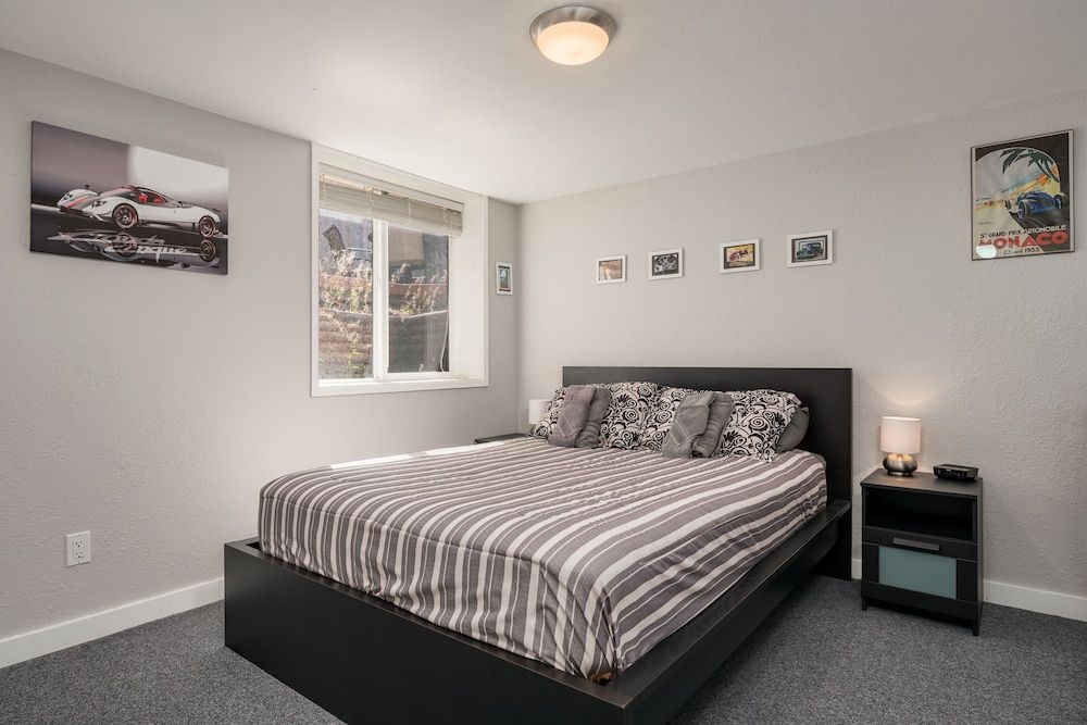 Seattle Vacation Home: The Autobahn