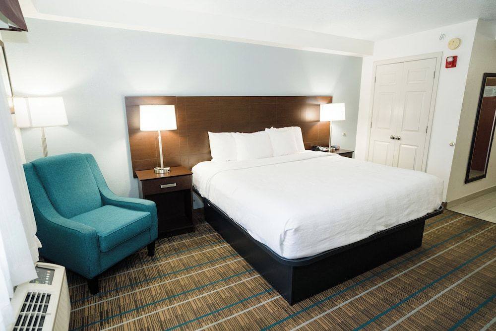 Suite, 1 King Bed, Smoking