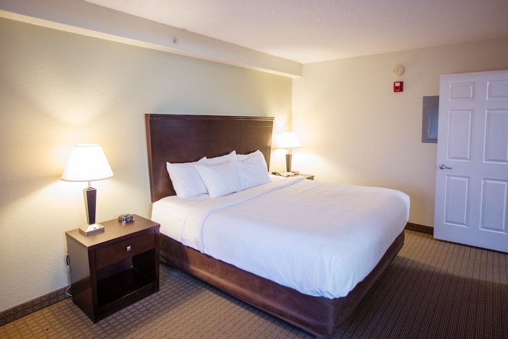 Suite, 1 King Bed, Smoking