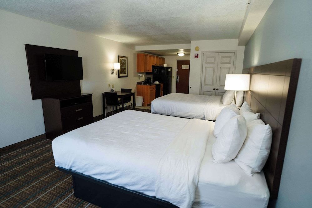 Room, 2 Queen Beds, Smoking (Efficiency)