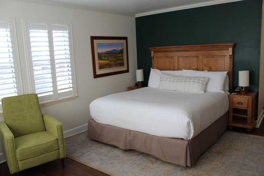 King Standard Room