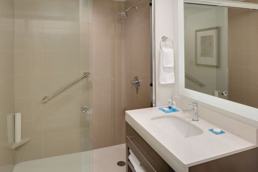 Hyatt House across from Universal Orlando Resort Studio Suite, Kitchen (2 Queen Beds with Sofa Bed) 3