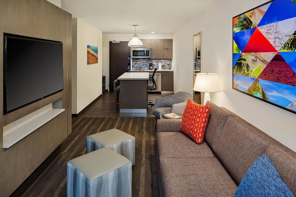 Hyatt House across from Universal Orlando Resort Studio Suite, Kitchen (2 Queen Beds with Sofa Bed) 5