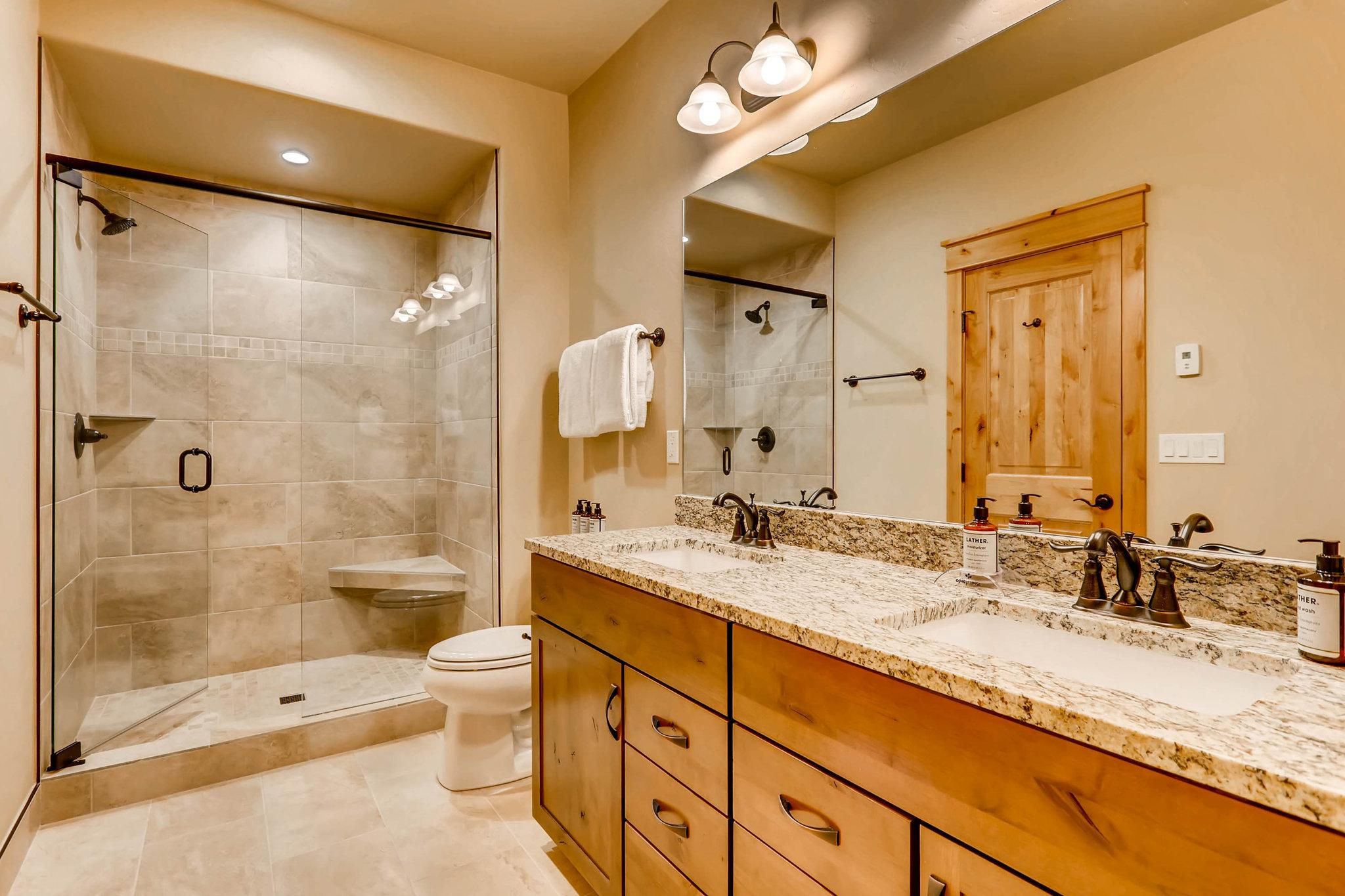 Premier 3 Bed 2.5 Bath Townhome with Hot Tub