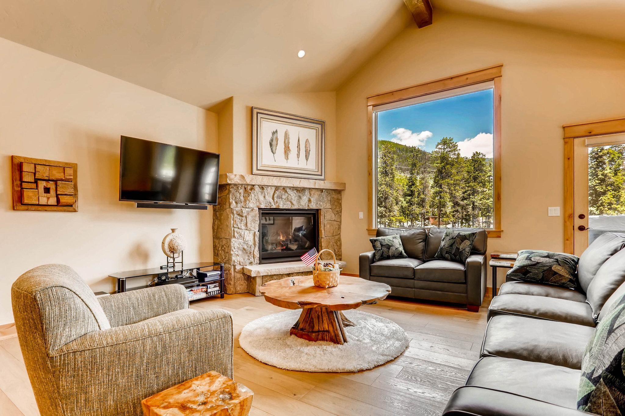 Premier 3 Bed 2.5 Bath Townhome with Hot Tub