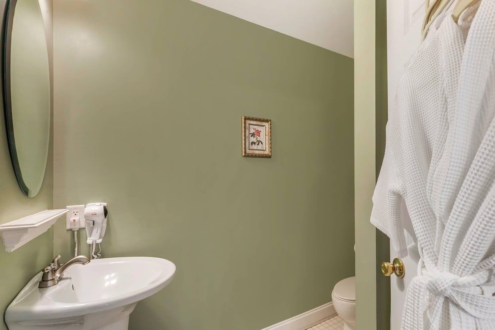 Essex Street Inn & Suites, an Ascend Collection Hotel Room, 1 Double Bed, Non Smoking 4