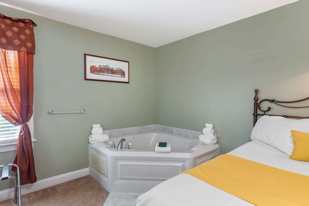 Suite, 1 King Bed, Non Smoking