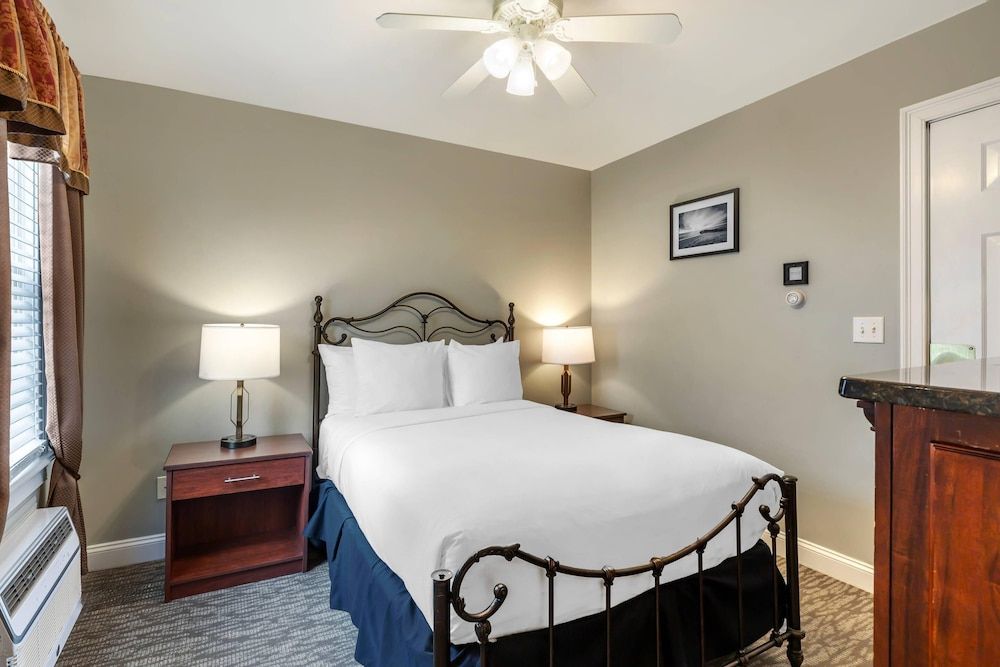 Essex Street Inn & Suites, an Ascend Collection Hotel Room, 1 Double Bed, Non Smoking 3