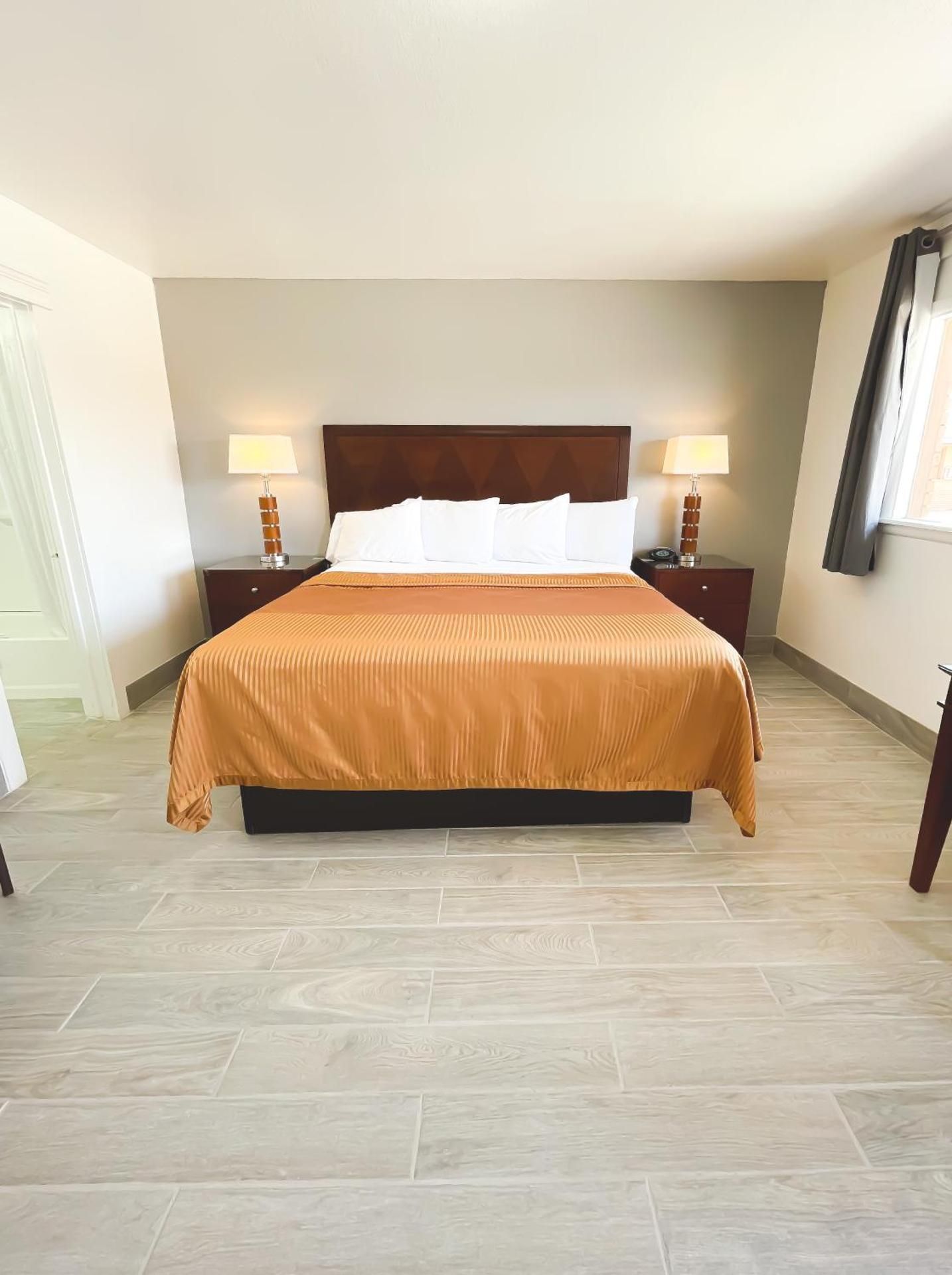 Deluxe King Room
