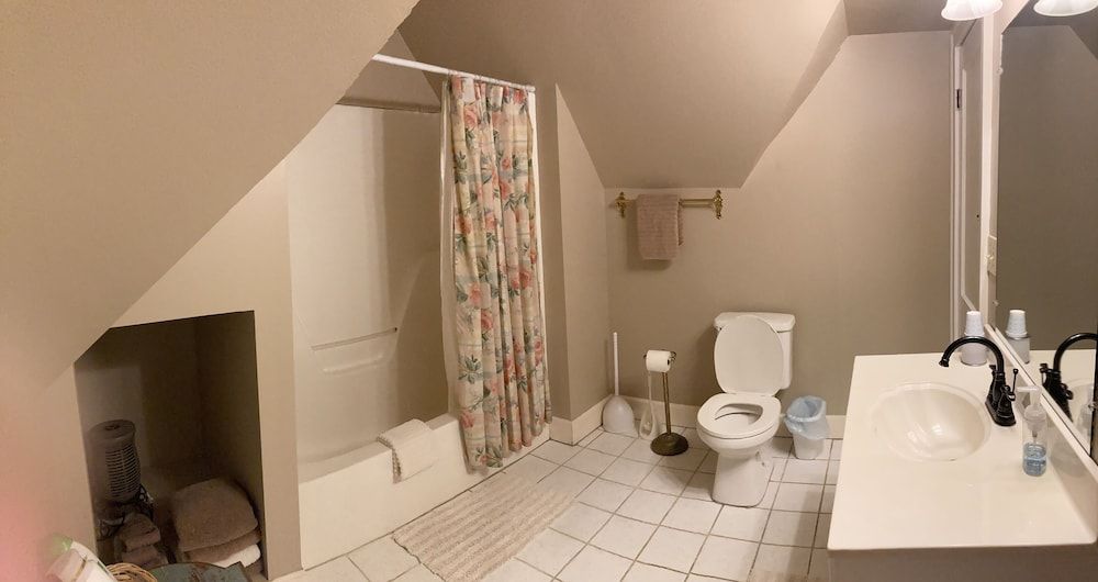 Rose House Inn Suite 2