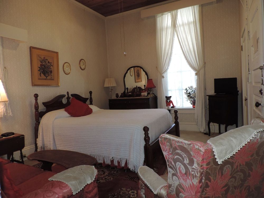 Standard Double Room, Ensuite (Ruby)