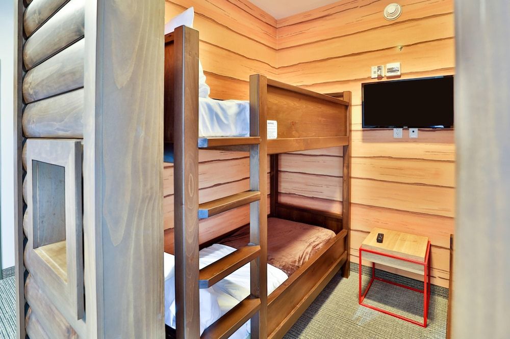 Great Wolf Lodge Atlanta / LaGrange, GA Kid Cabin Suite - Water Park Included 4