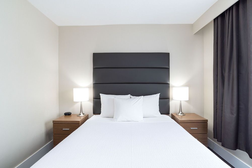 Sandman Hotel Grande Prairie Standard Suite, 1 Queen Bed with Sofa bed, Kitchenette