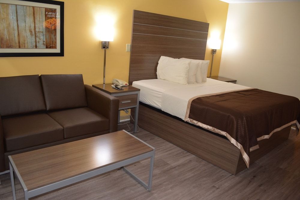 Southern Inn Lumberton Room, 1 King Bed, Non Smoking 4