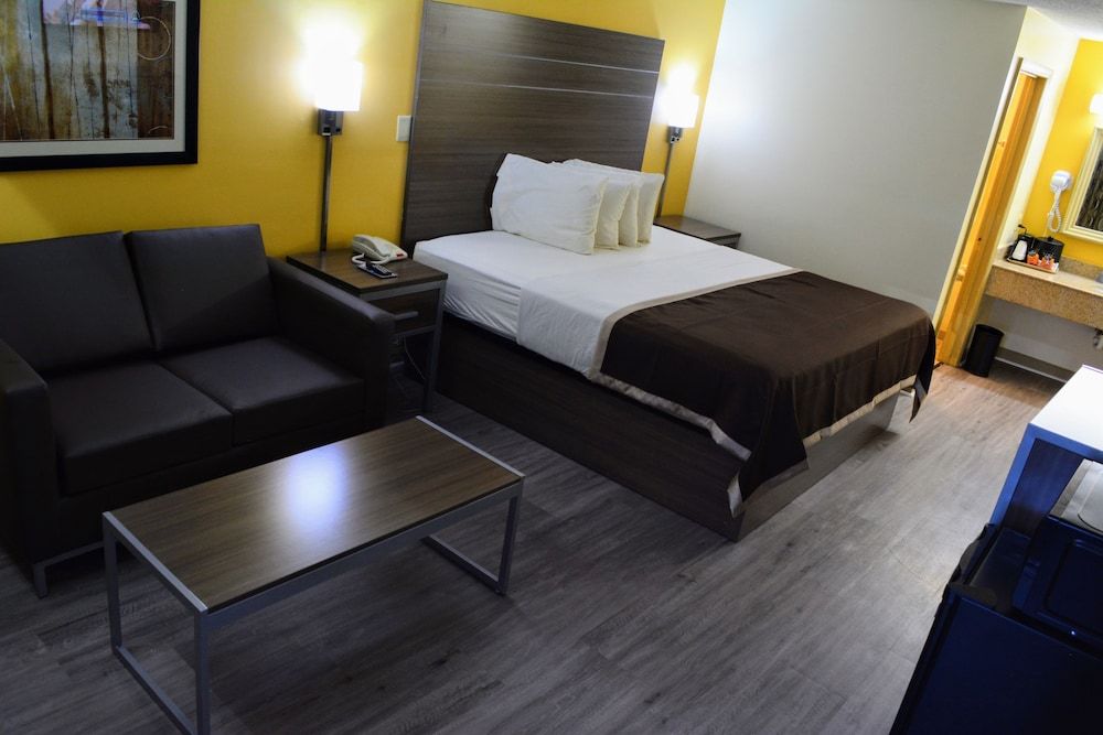 Southern Inn Lumberton Room, 1 King Bed, Non Smoking 3