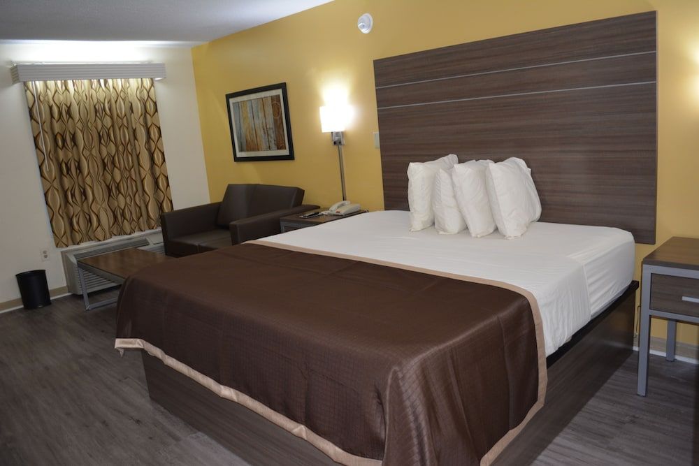 Southern Inn Lumberton Room, 1 King Bed, Smoking 2