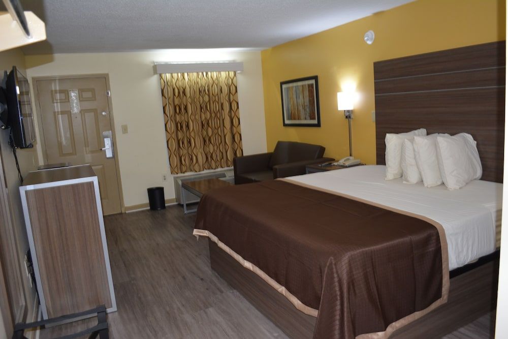Southern Inn Lumberton Room, 1 King Bed, Non Smoking 5