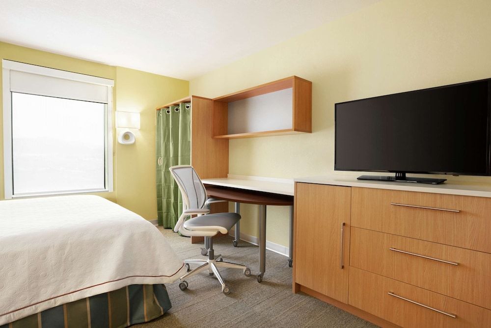 Suite, 1 Queen Bed, Accessible, Mountain View (Hearing)