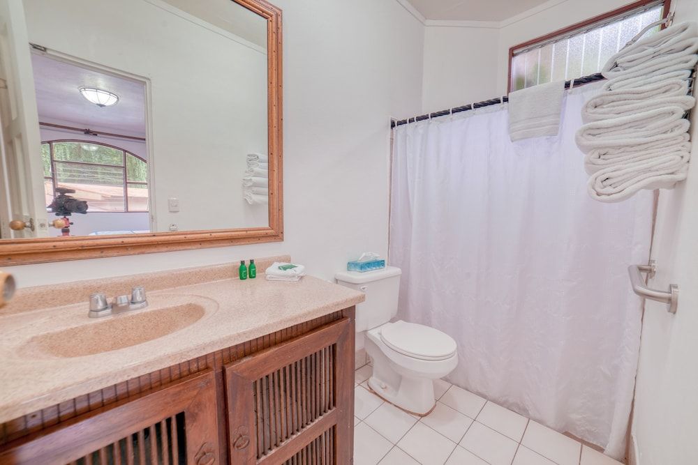 Hotel Punta Leona Standard Room, 2 Double Beds (Selvamar) 5