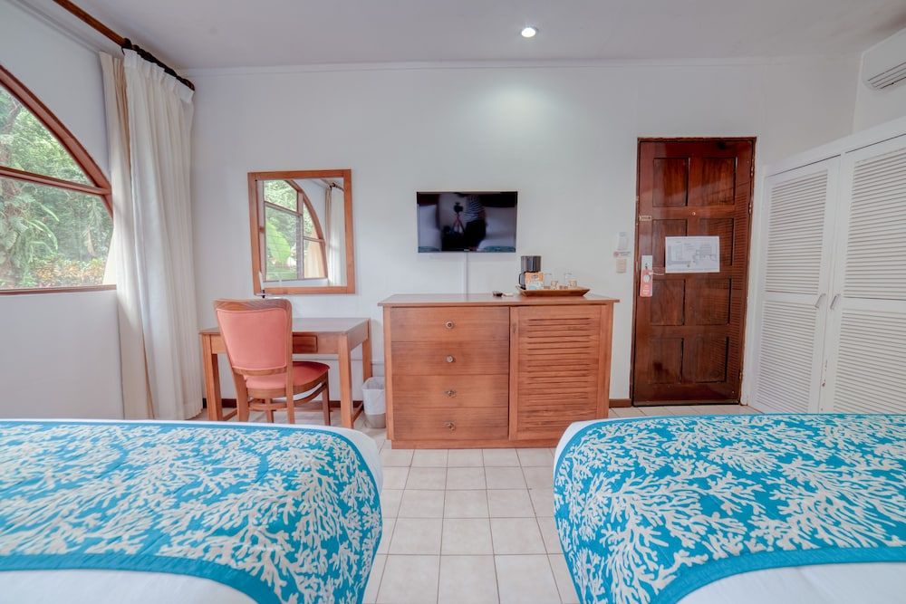 Hotel Punta Leona Standard Room, 2 Double Beds (Selvamar) 6