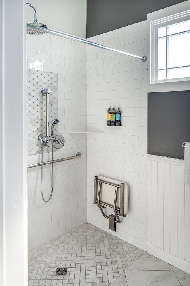 Brannan Cottage Inn Standard Room, 1 King Bed 9