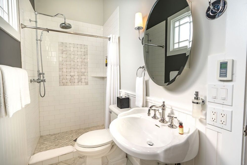 Brannan Cottage Inn Standard Room, 1 King Bed 10