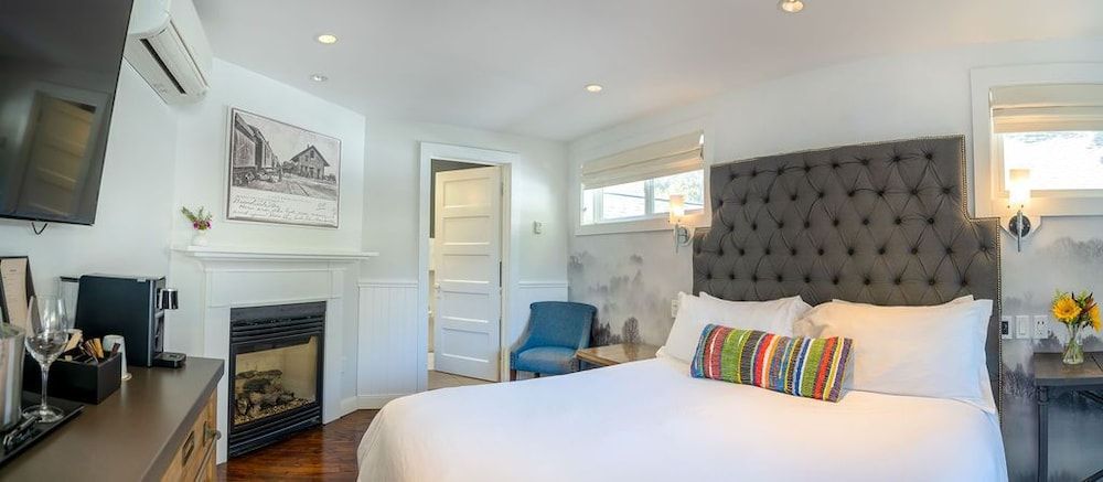 Brannan Cottage Inn Superior Room, 1 King Bed, Fireplace 3