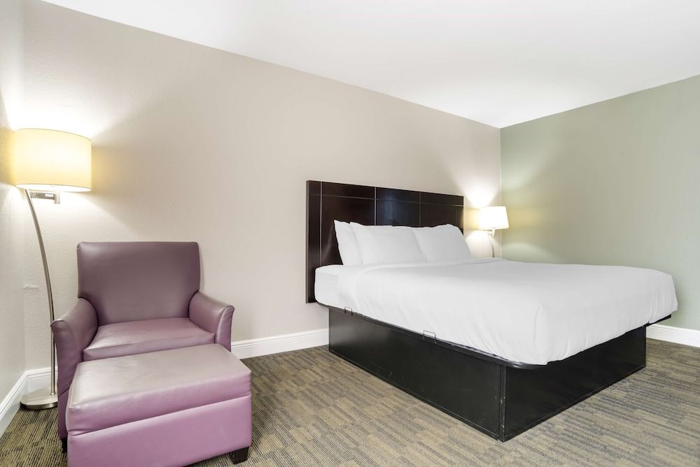 Best Western Bayou Inn Standard Room, 1 King Bed, Accessible, Bathtub 2