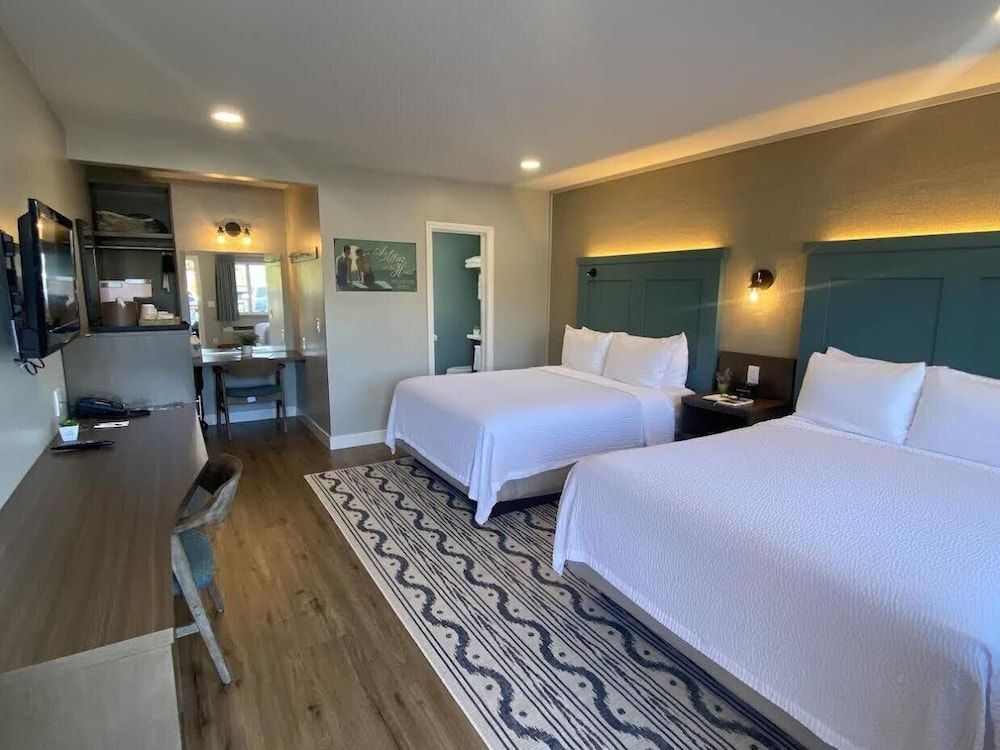 2-Queen Beds, Limited View No Pets