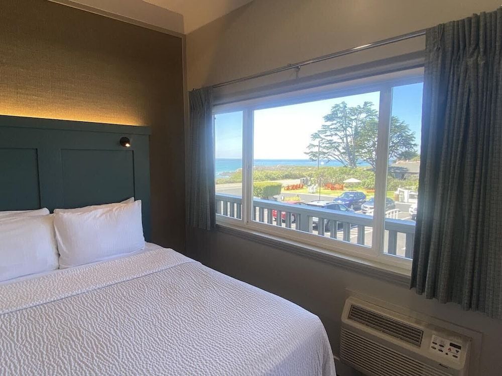 2 Queen Beds, Partial Ocean View No Pets