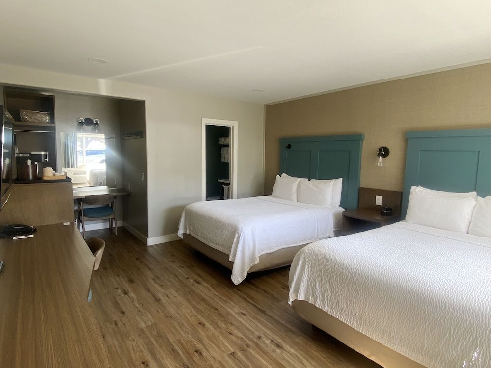 2 Queen Beds, Limited View Pets Ok