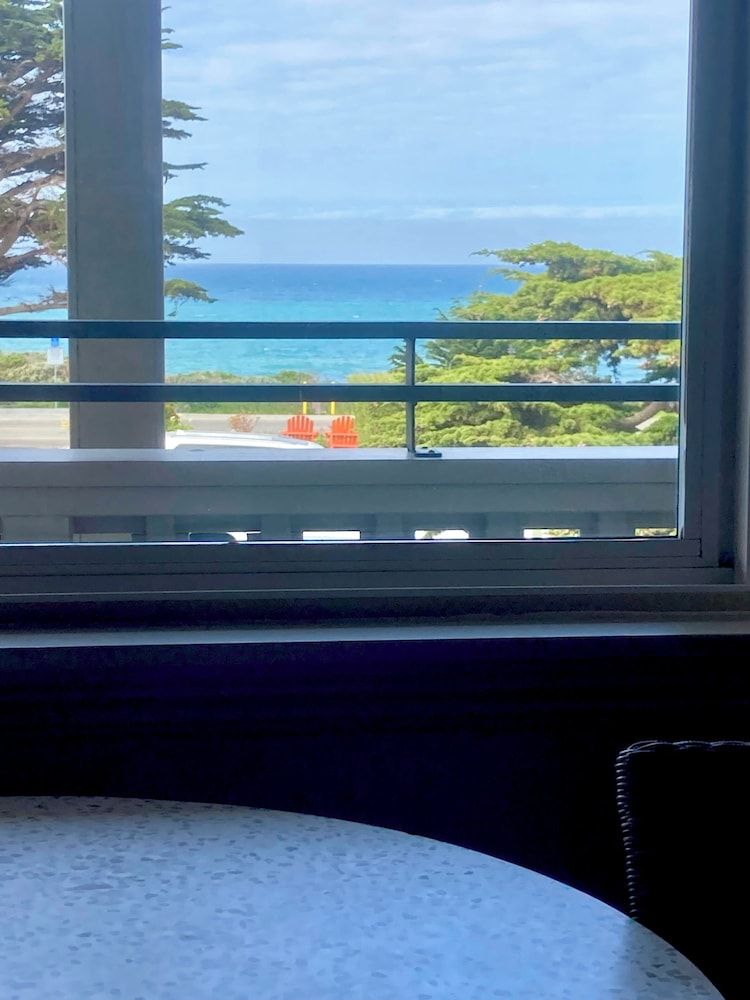 1 King Bed Oceanfront View No Pets